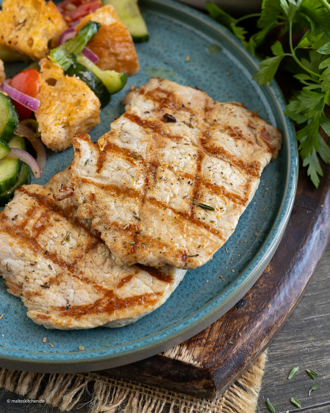 Leckere Minutensteaks auch Schweinefleisch vom Grill