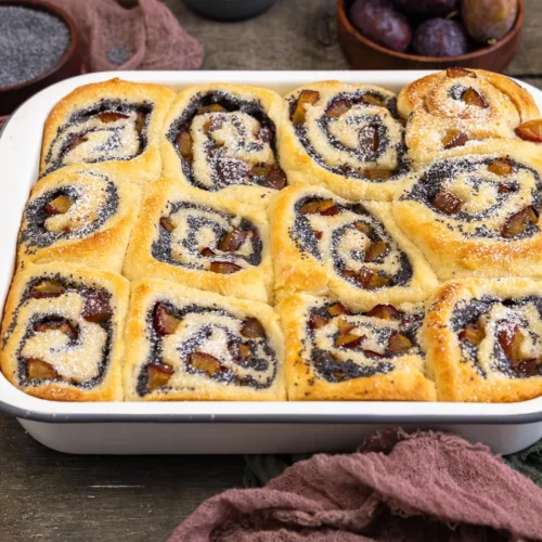 Mohnschnecken mit Zwetschgen