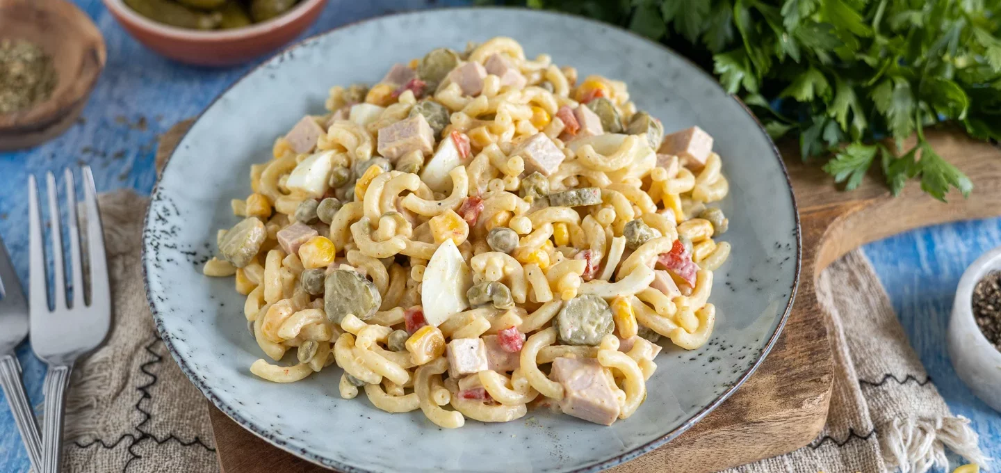 Klassischer Nudelsalat mit Fleischwurst