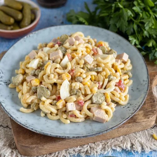 Klassischer Nudelsalat mit Fleischwurst