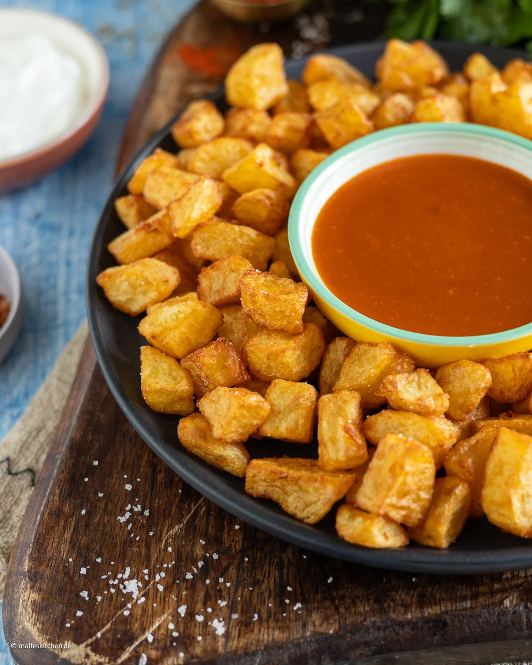 Knusprige Kartoffelwürfel mit leckerer Soße