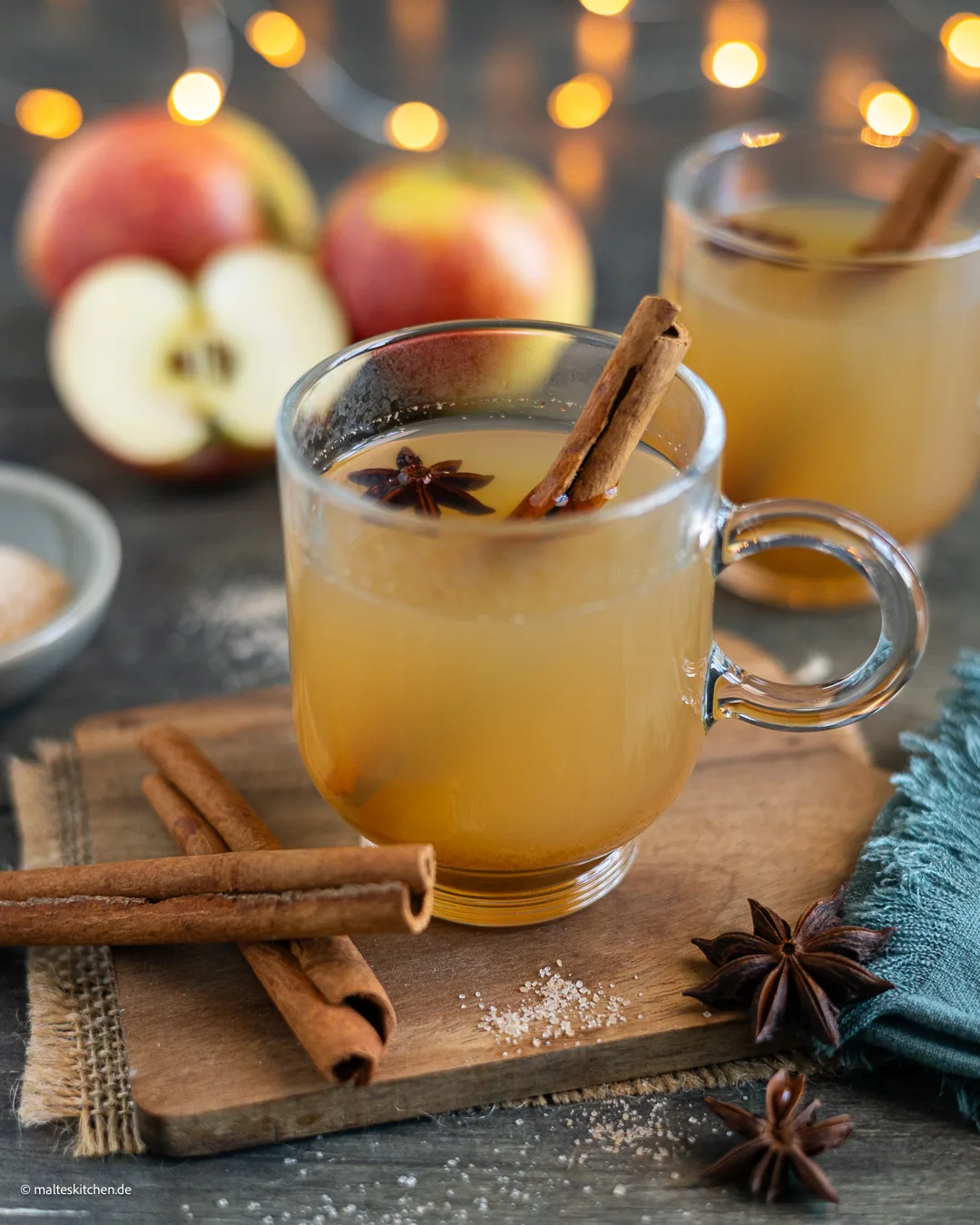 Alkoholfreier Apfelpunch mit Zimt.