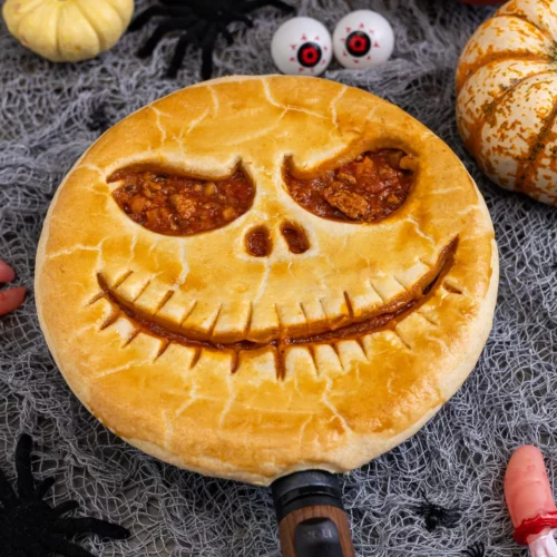 Halloween Pie mit Hackfleisch-Kürbis-Ragout.