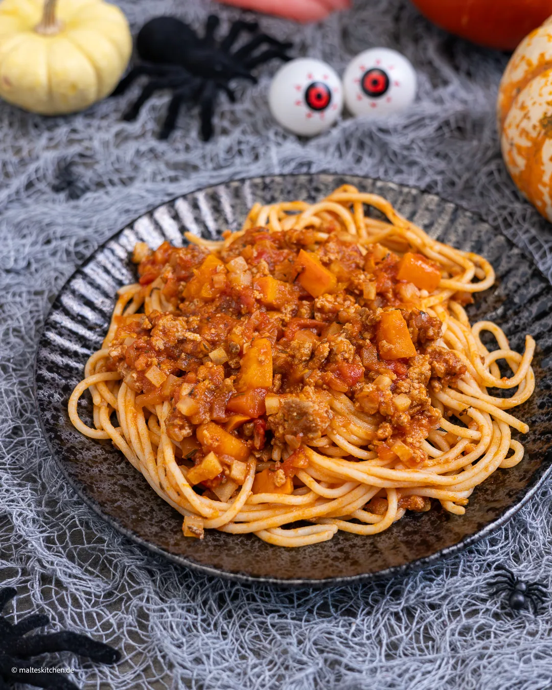 Hackfleisch-Kürbis-Ragout mit Spaghetti.
