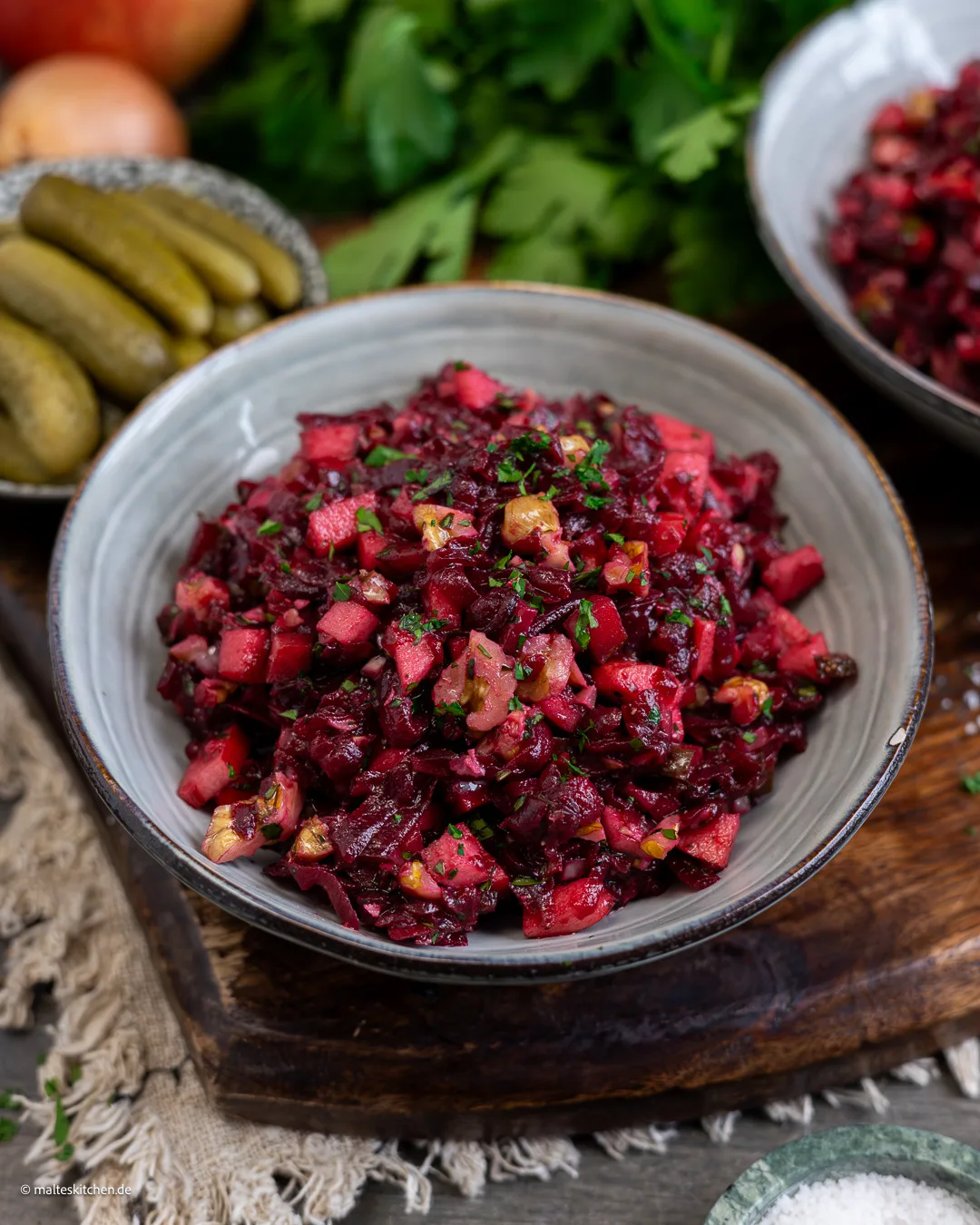 Rote-Bete-Salat mit Walnüssen.