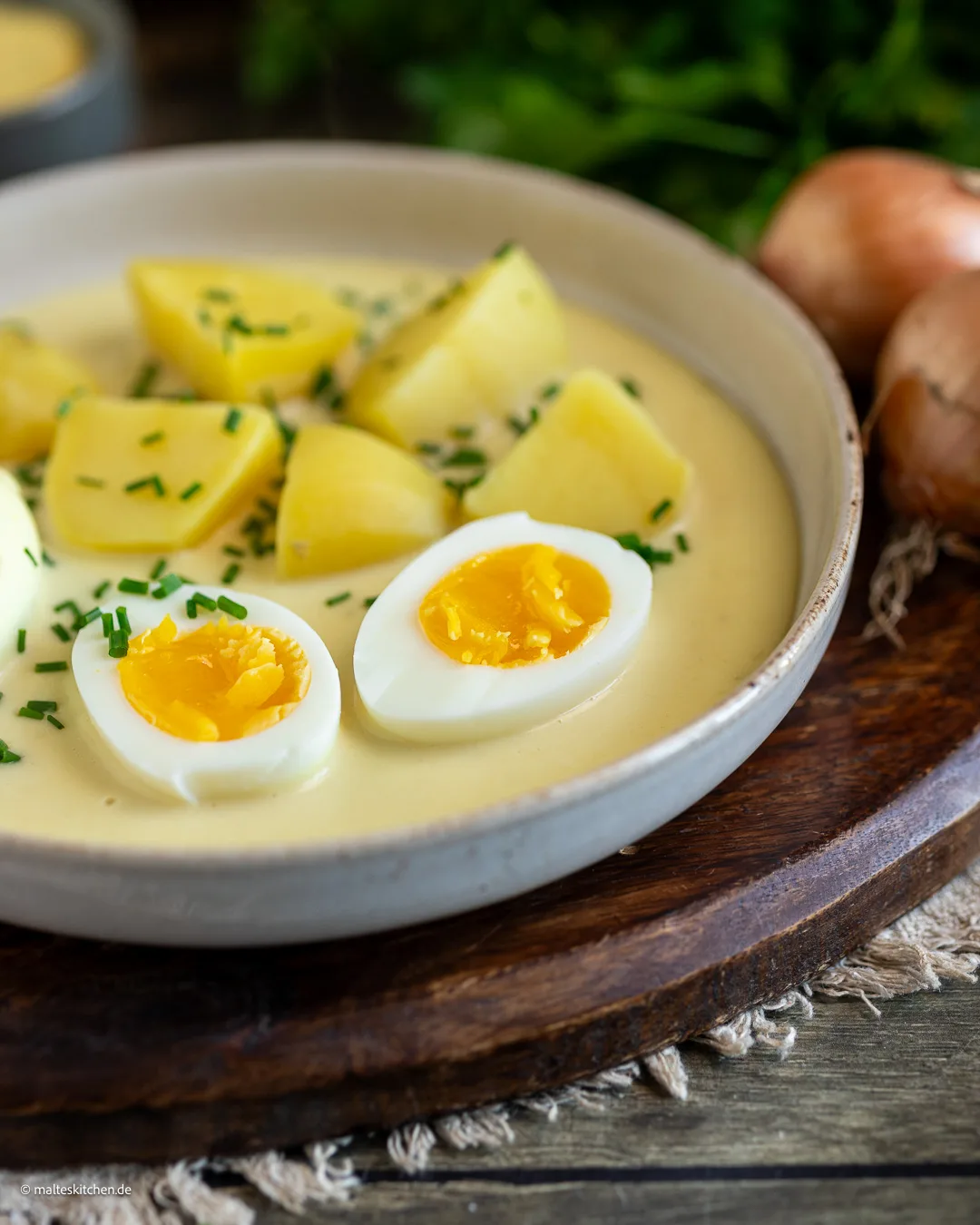 Eier in Senfsoße