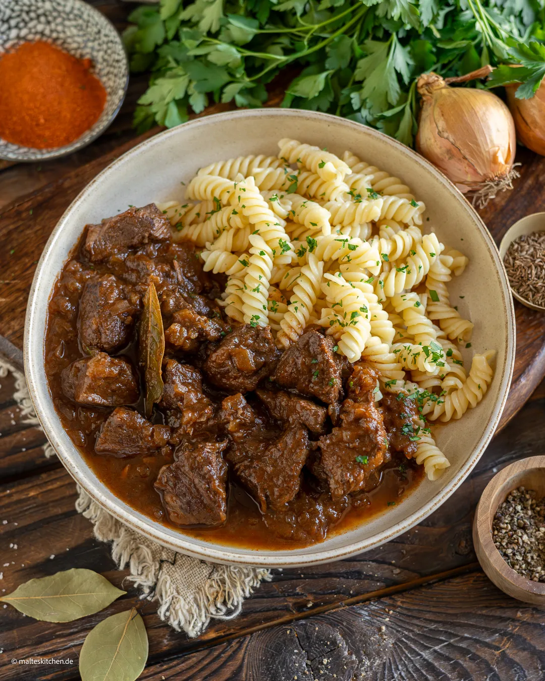Rindergulasch mit Nudeln