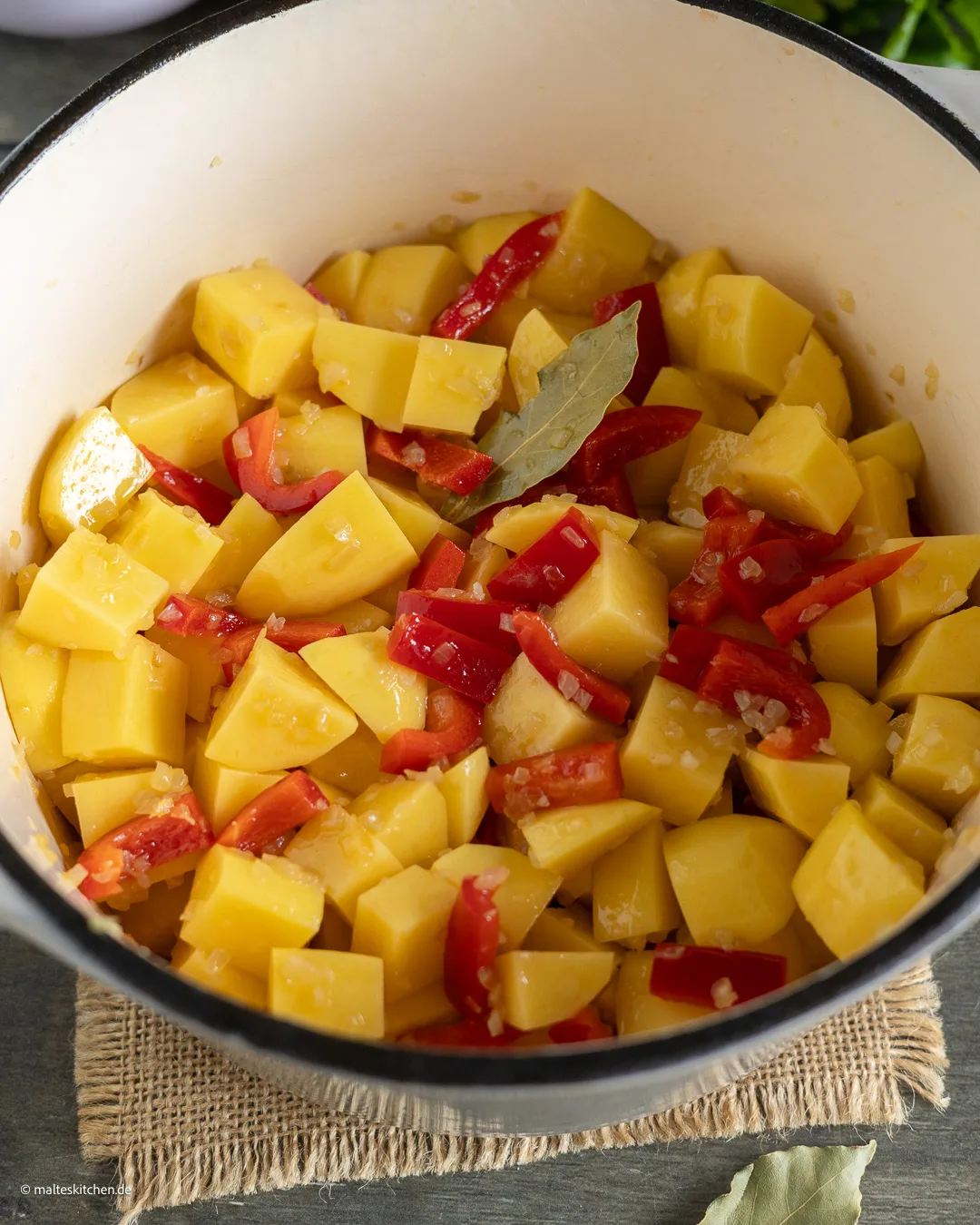 Kartoffelgulasch kochen