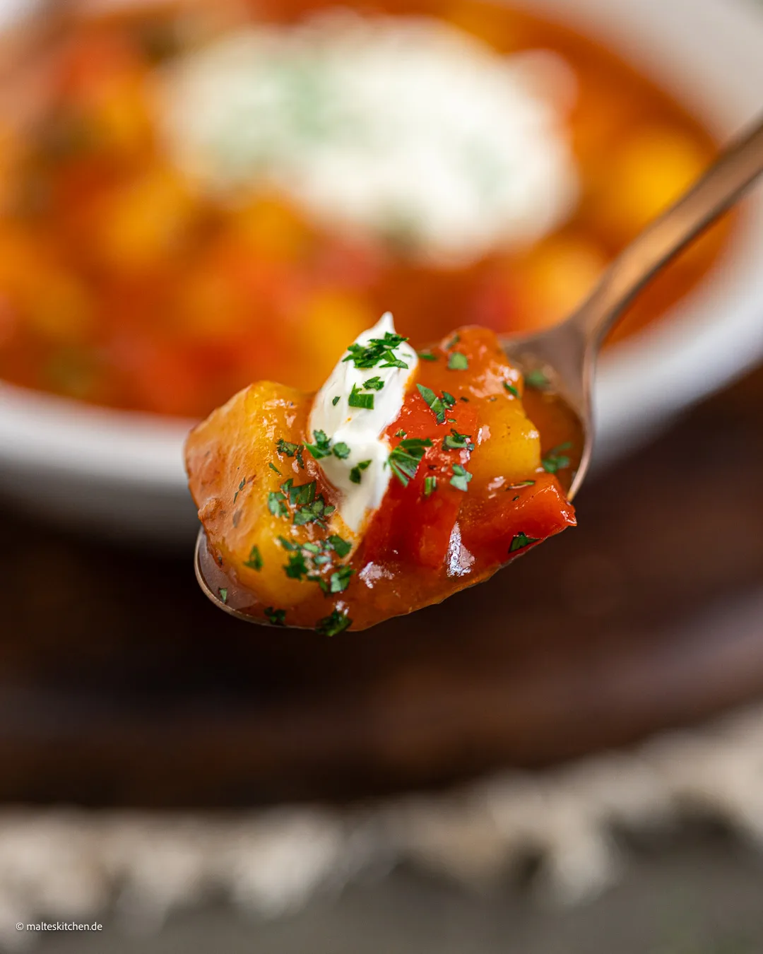 Gulasch mit Kartoffeln und Paprika.
