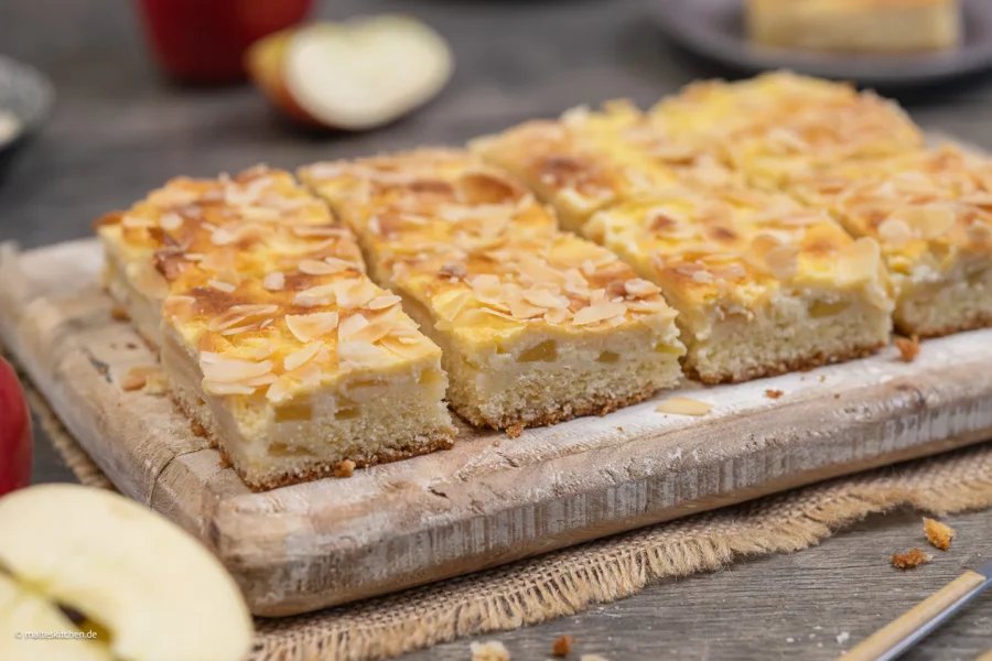 Apfelkuchen mit Marzipan vom Blech