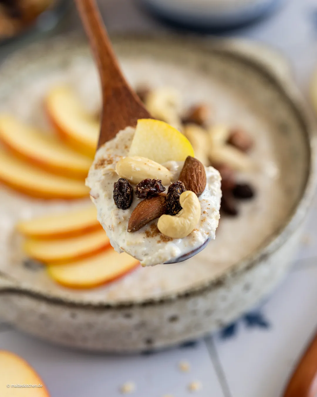 Bircher Müsli mit Nüssen und Rosinen