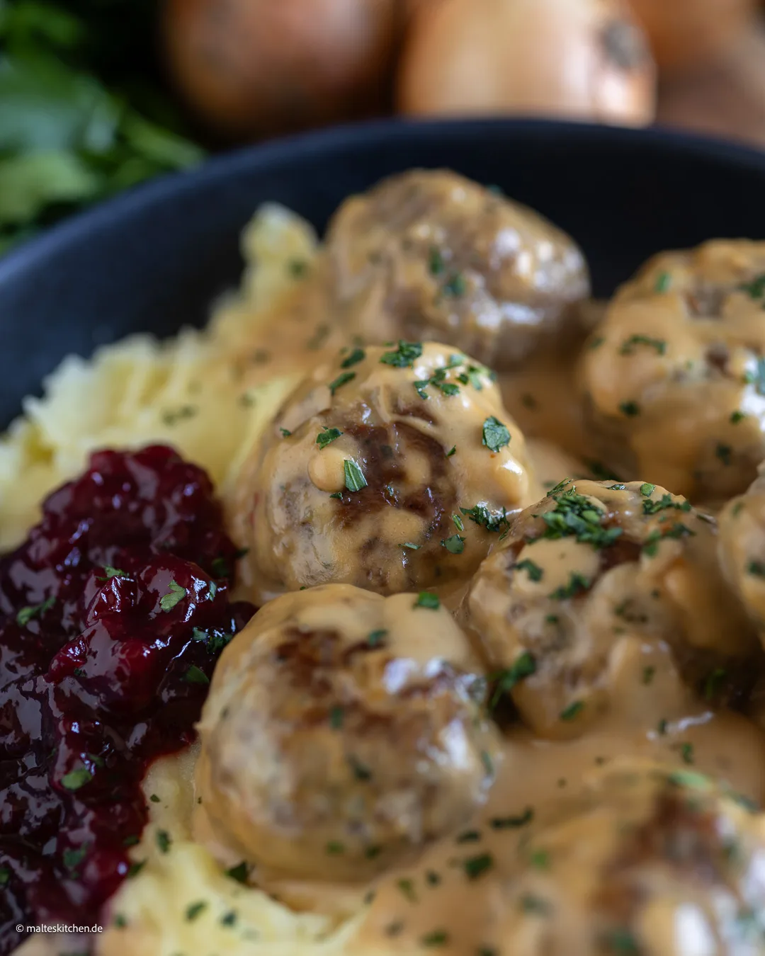 Schwedische Hackbällchen in Rahmsoße.