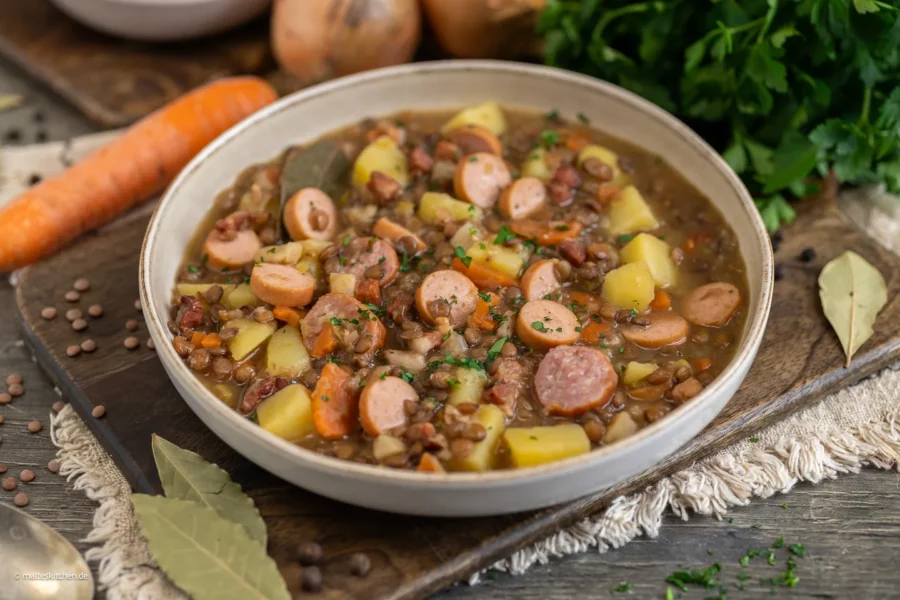 Omas leckere Linsensuppe.