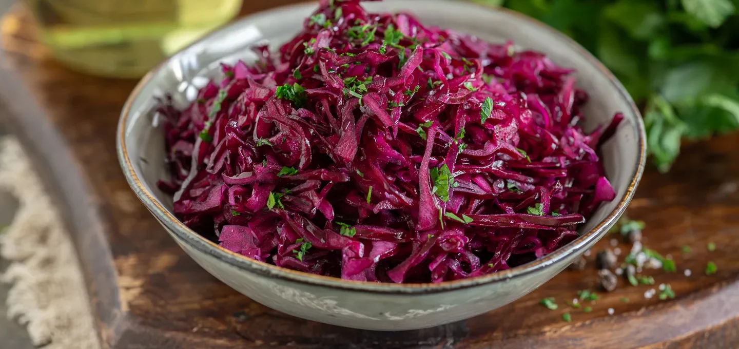 Omas einfacher Rotkohlsalat