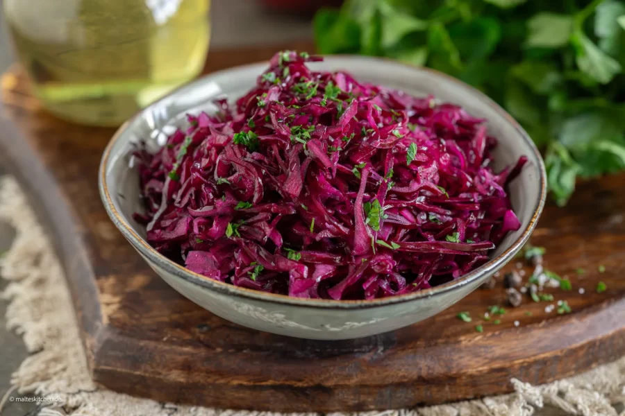 Omas einfacher Rotkohlsalat
