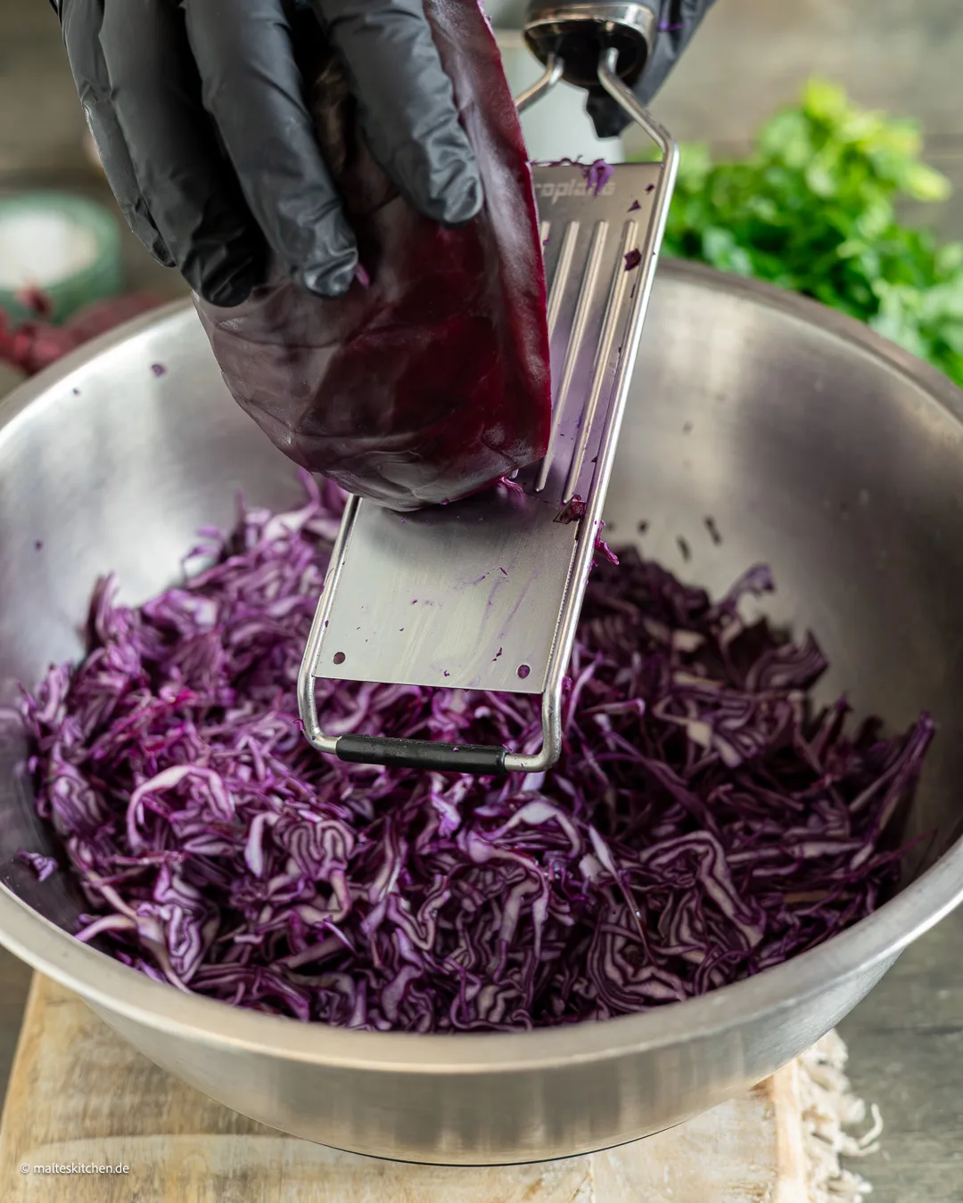Rotkohl hobeln.