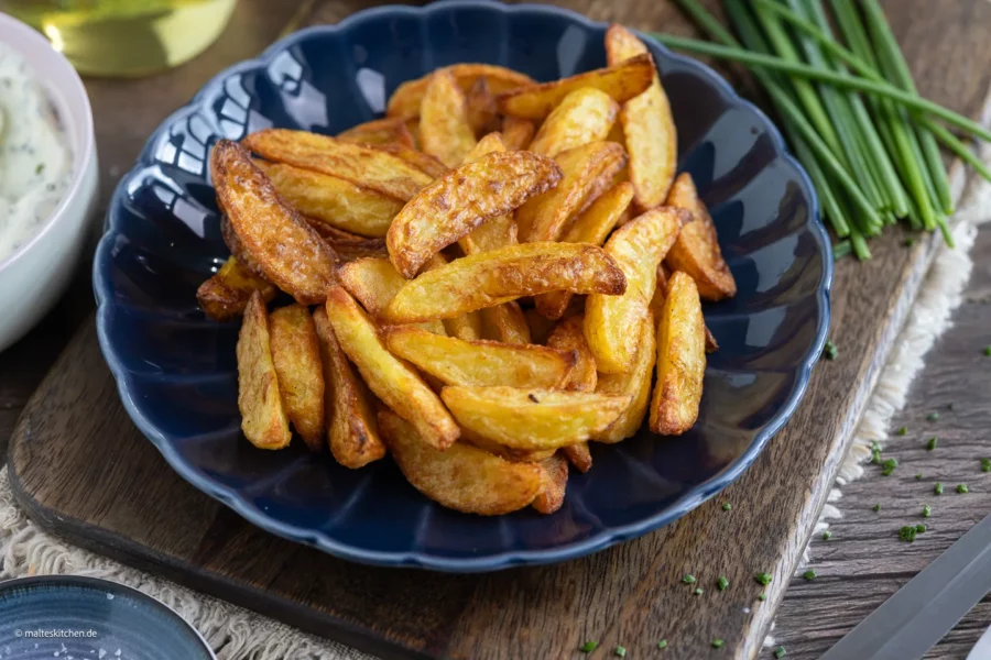 Kartoffelecken aus der Heißluftfritteuse.