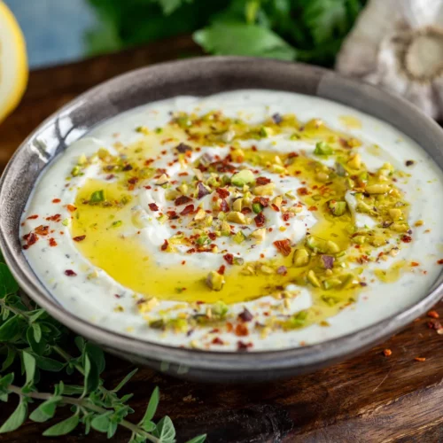 Leckerer Feta Dip mit Pistazien & Honig