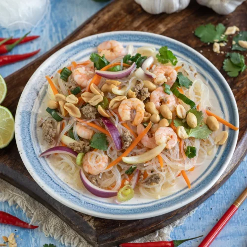 Thailändischer Glasnudelsalat mit Garnelen
