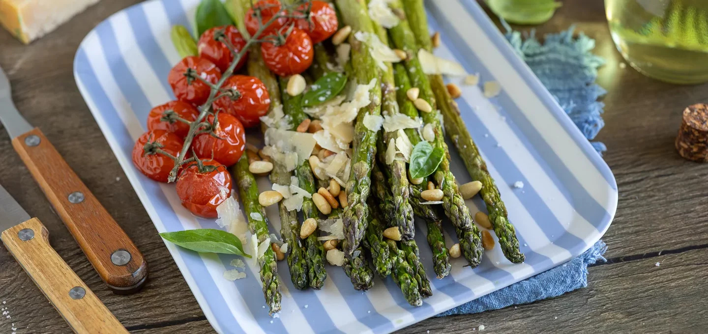 Grüner Spargel aus der Heißluftfritteuse.