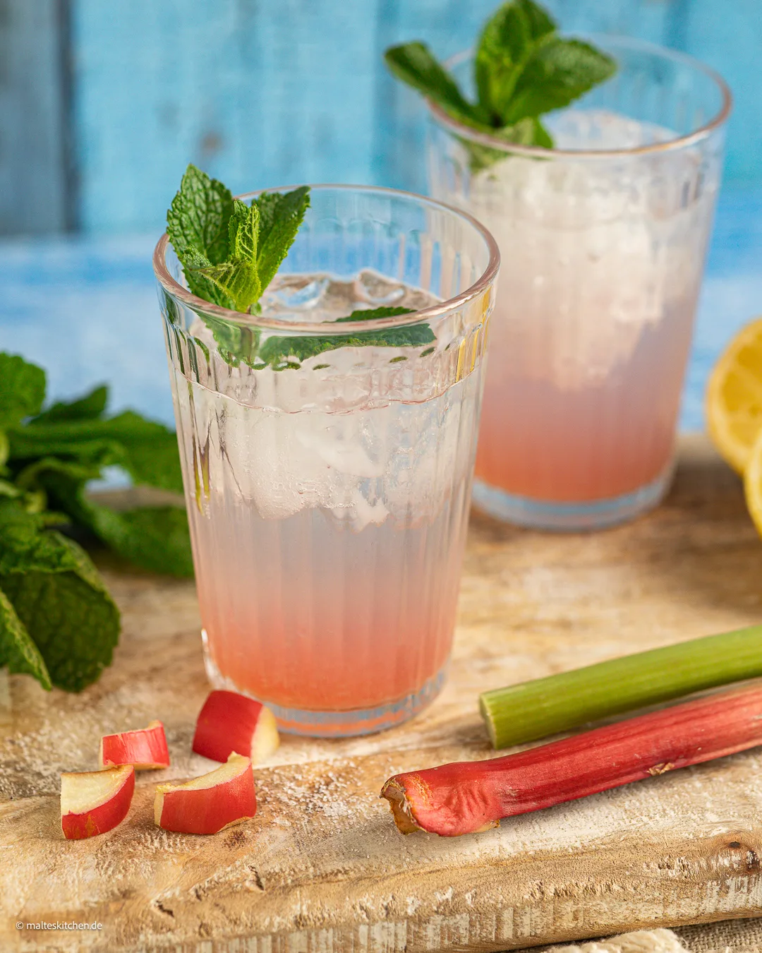 Rhabarberschorle mit Minze