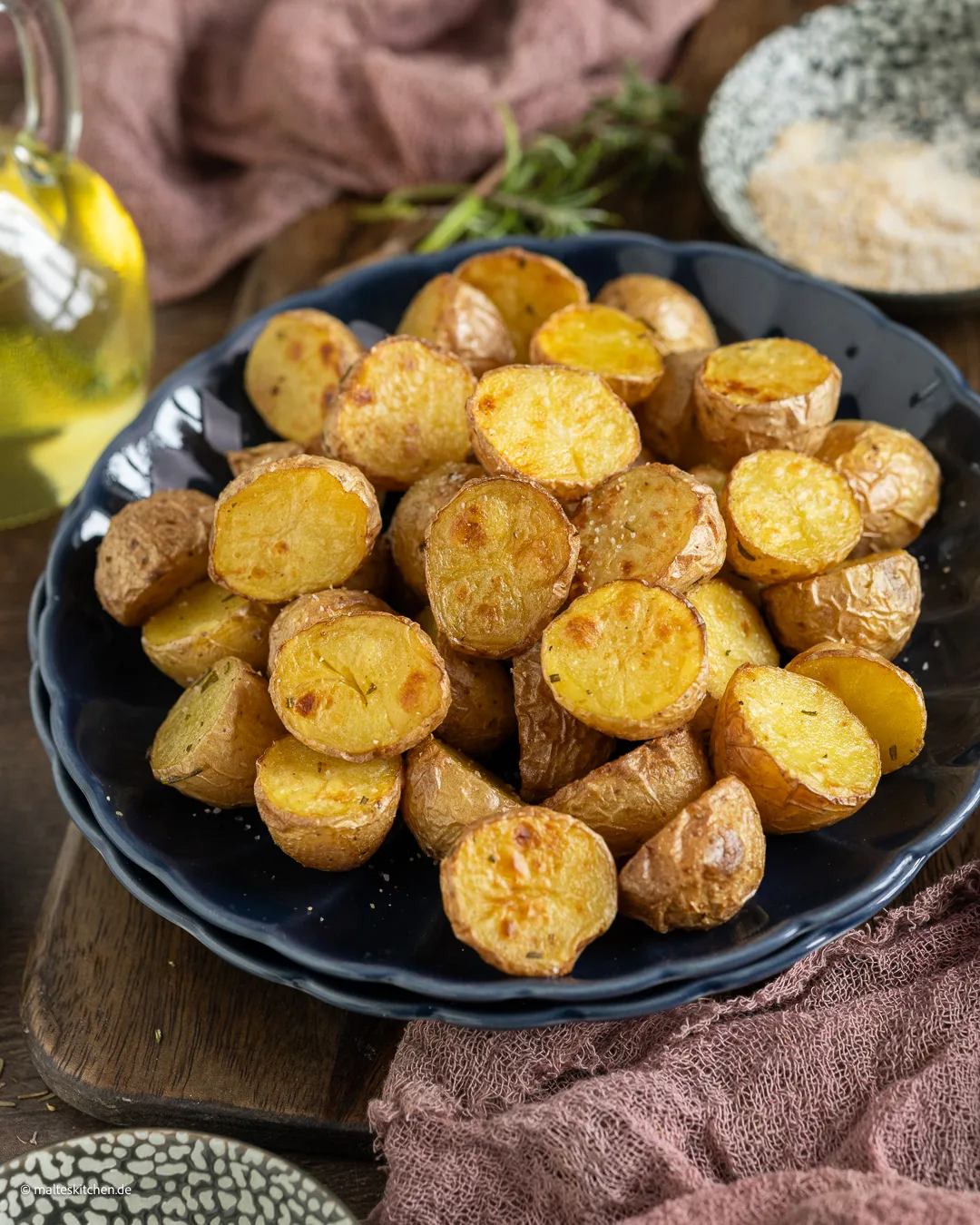 Rosmarinkartoffeln aus der Heißluftfritteuse.