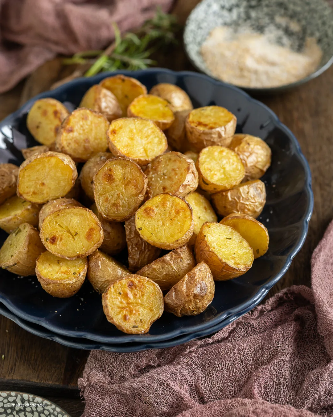 Rosmarinkartoffeln aus der Heißluftfritteuse.