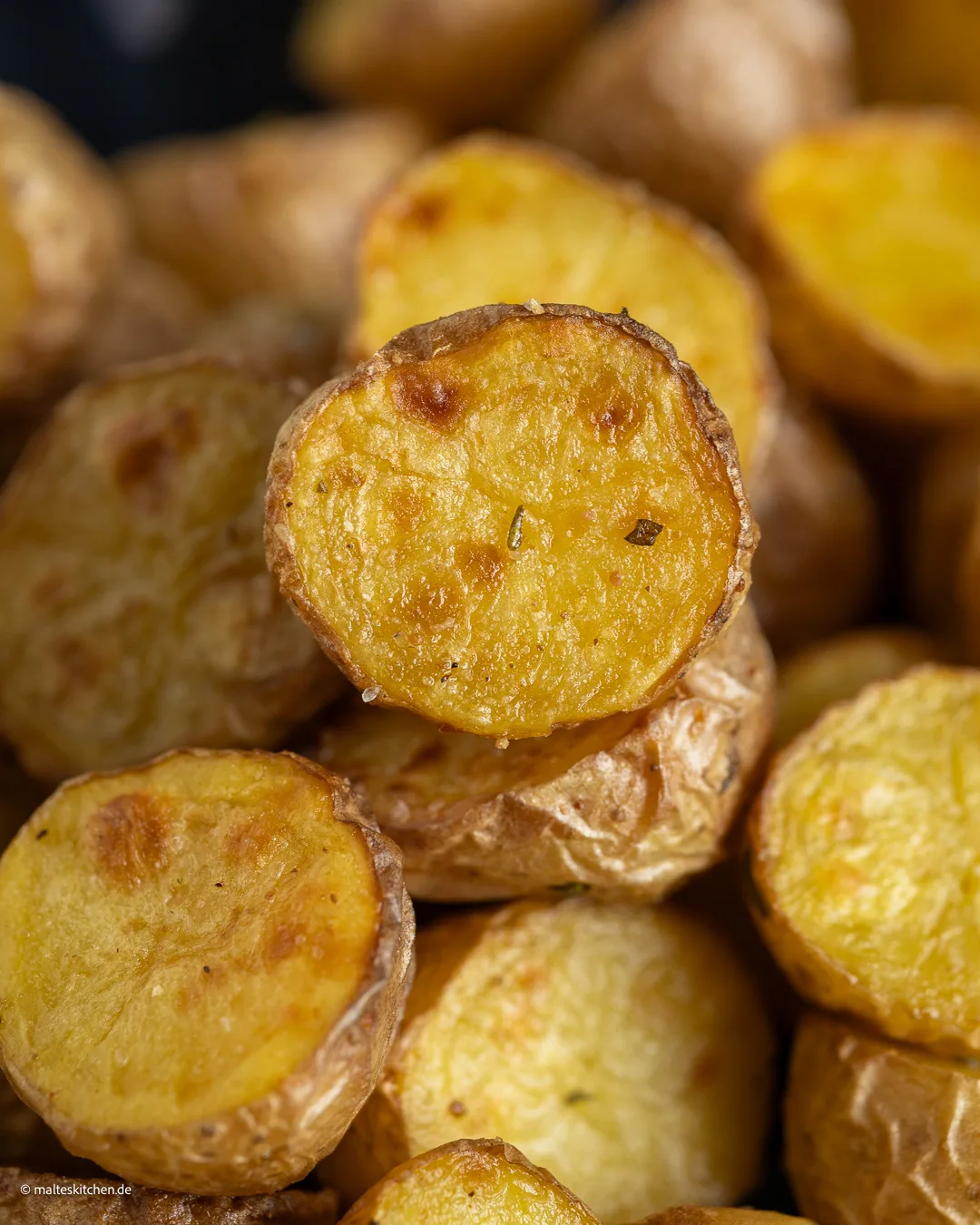 Knusperige Rosmarinkartoffeln aus dem Airfryer.