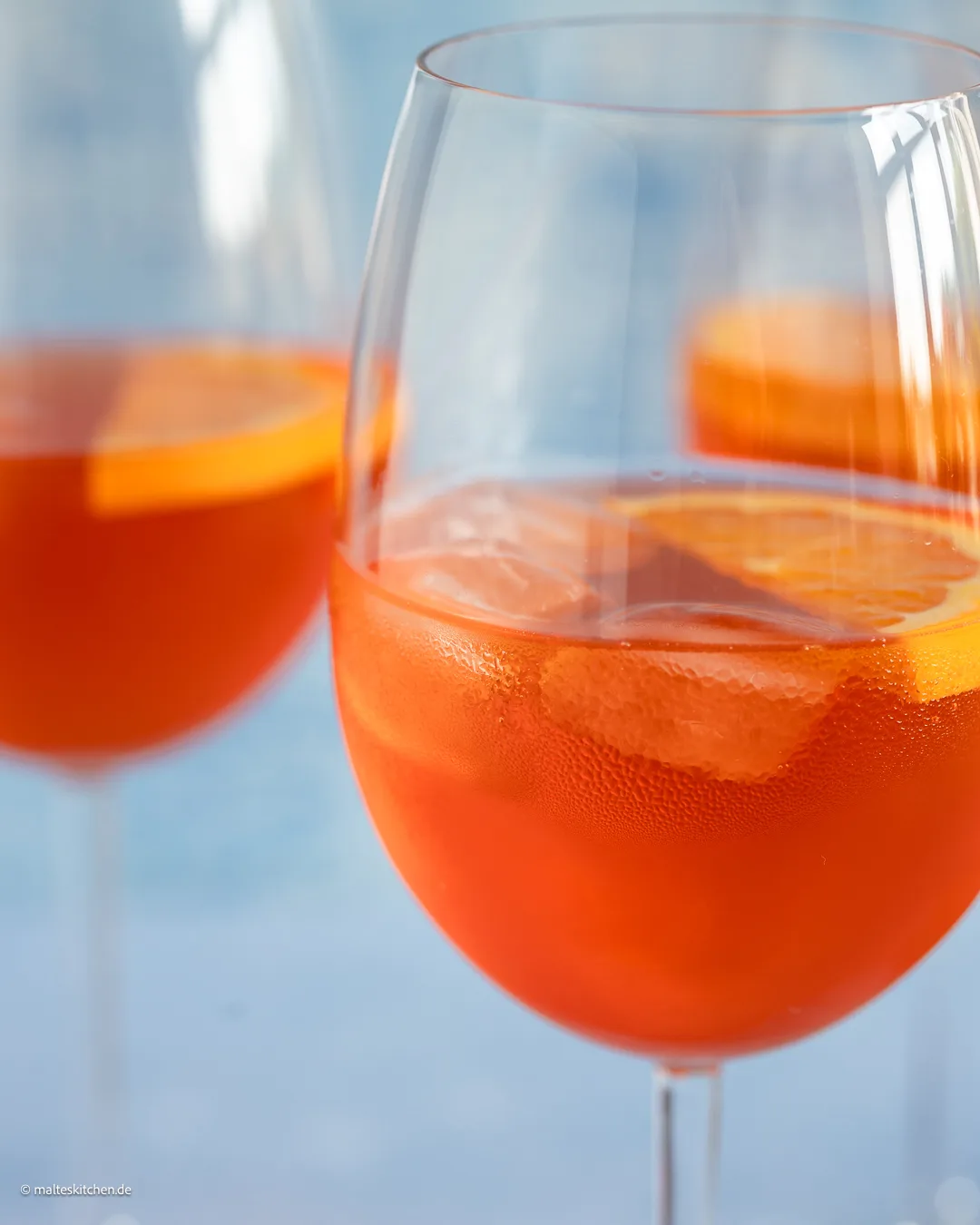 Erfrischender Sommercocktail mit Aperol