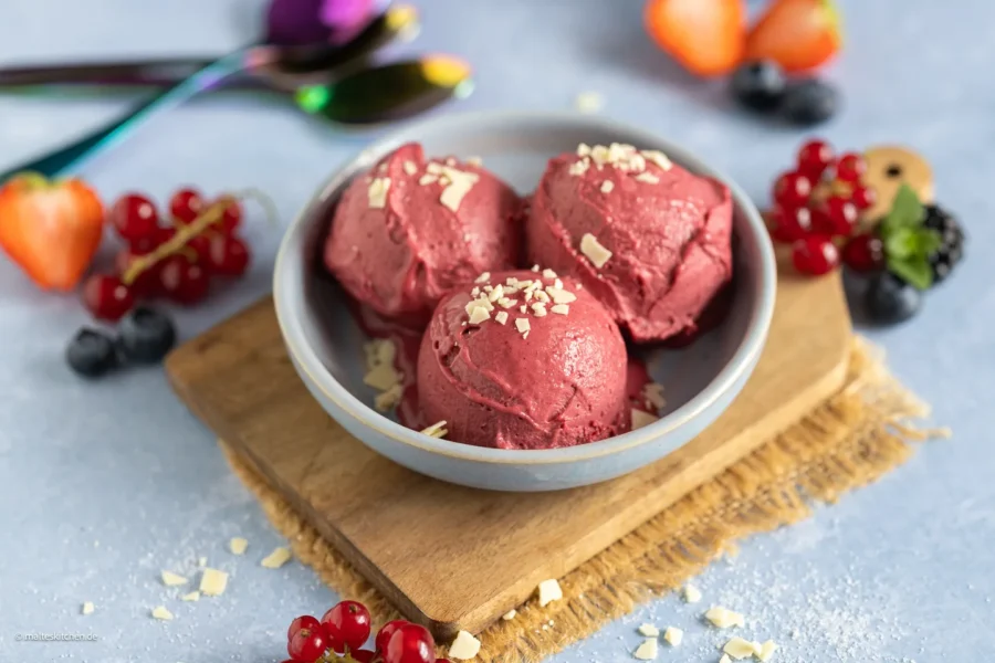 Beeren-Schmand-Eis für die Ninja Creami