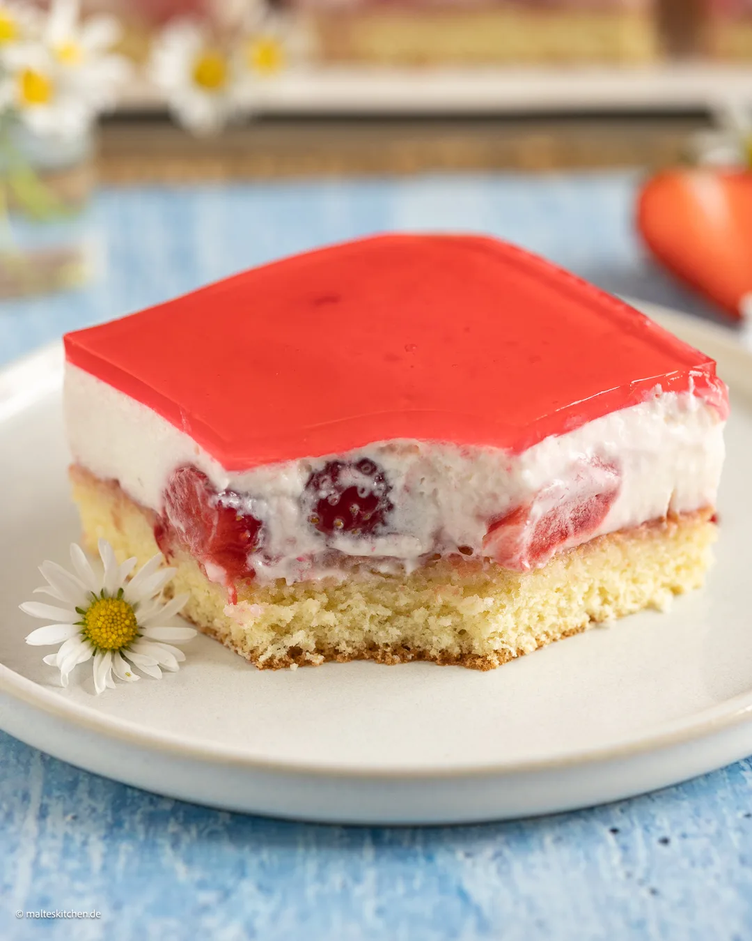 Leckerer Erdbeerkuchen mit frischen Erdbeeren
