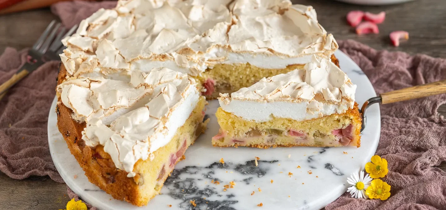 Omas Rhabarberkuchen mit Baiser