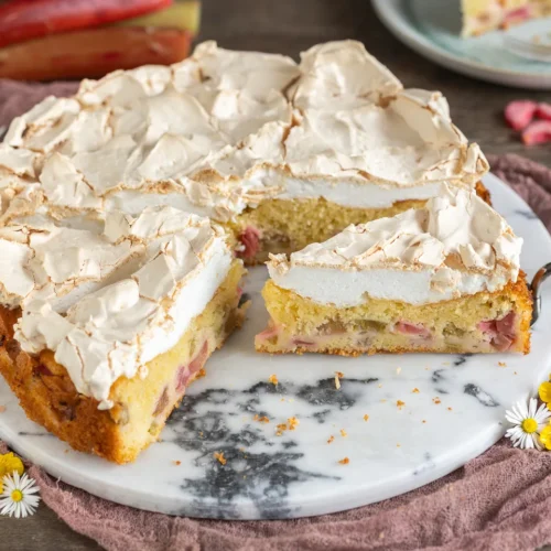 Omas Rhabarberkuchen mit Baiser