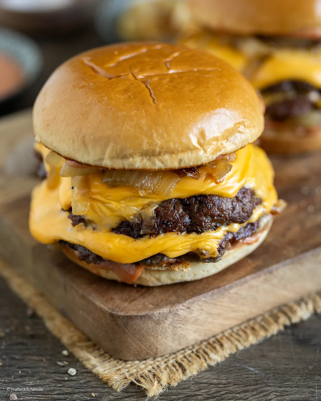 Smashed Burger mit Käse