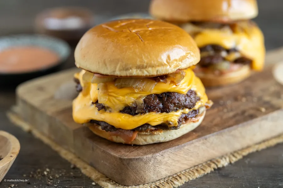 Smashed Burger vom Grill