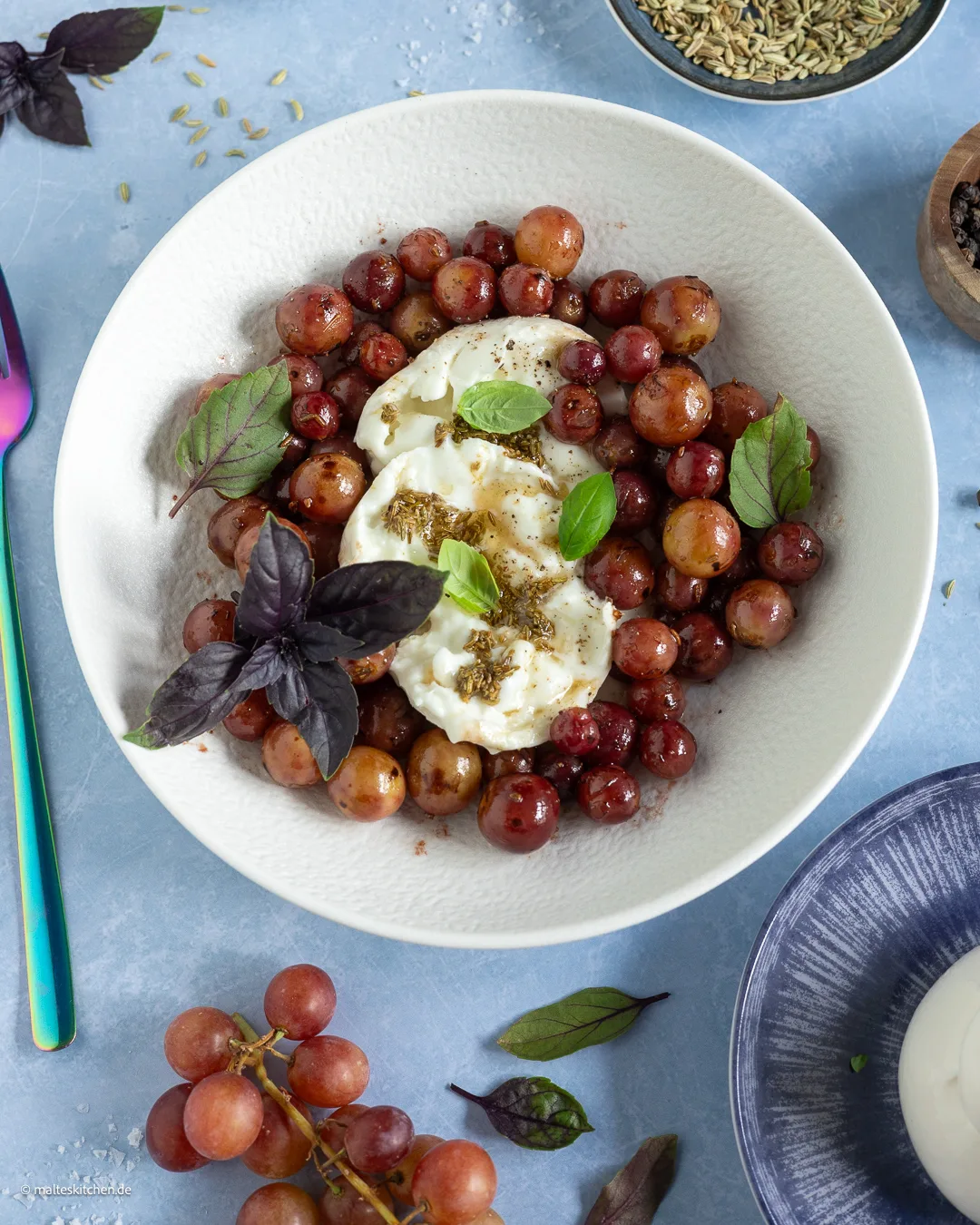 Sommerliches Gericht mit Burrata