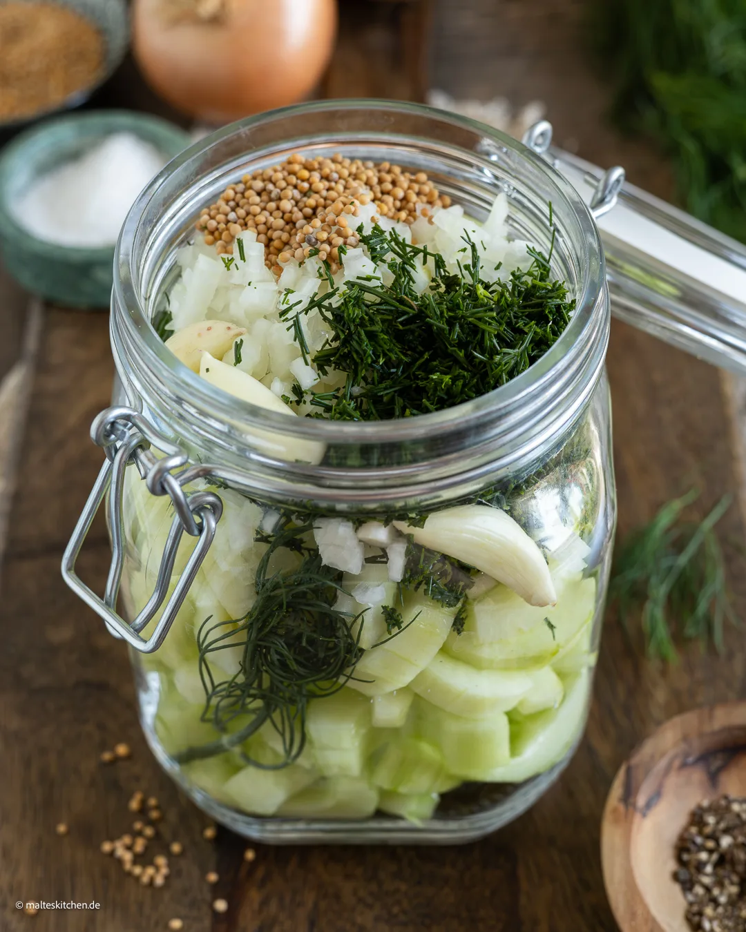 Eingelegte Gurken im Glas