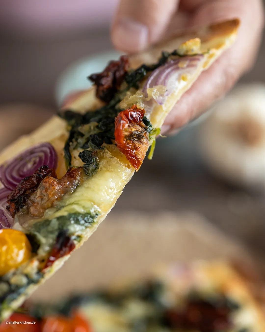 Flammkuchen mit Tomaten