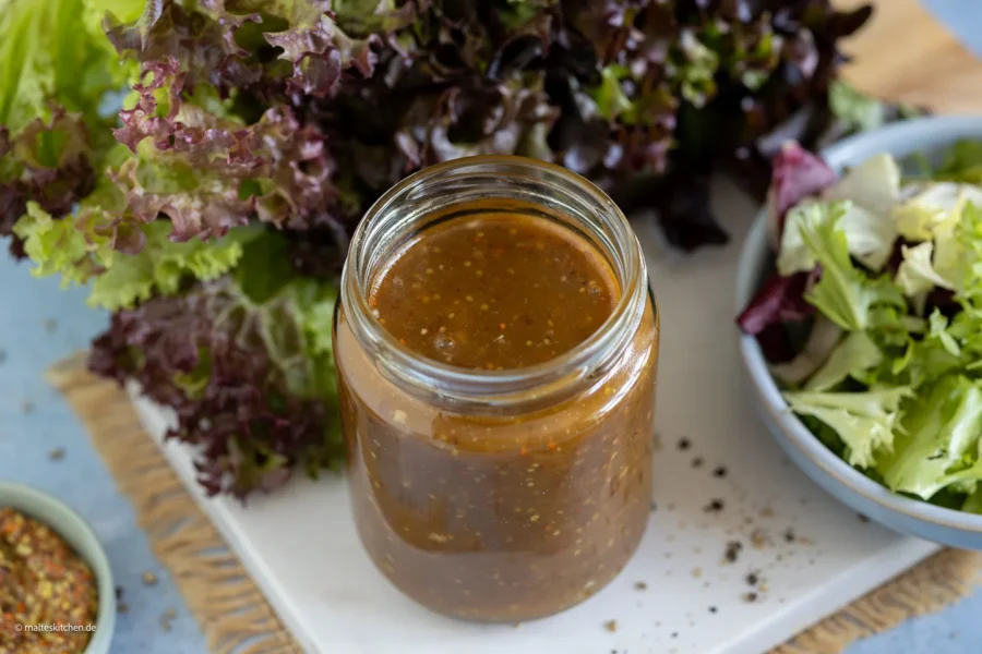 Schnelles Balsamico-Dressing für Blattsalate