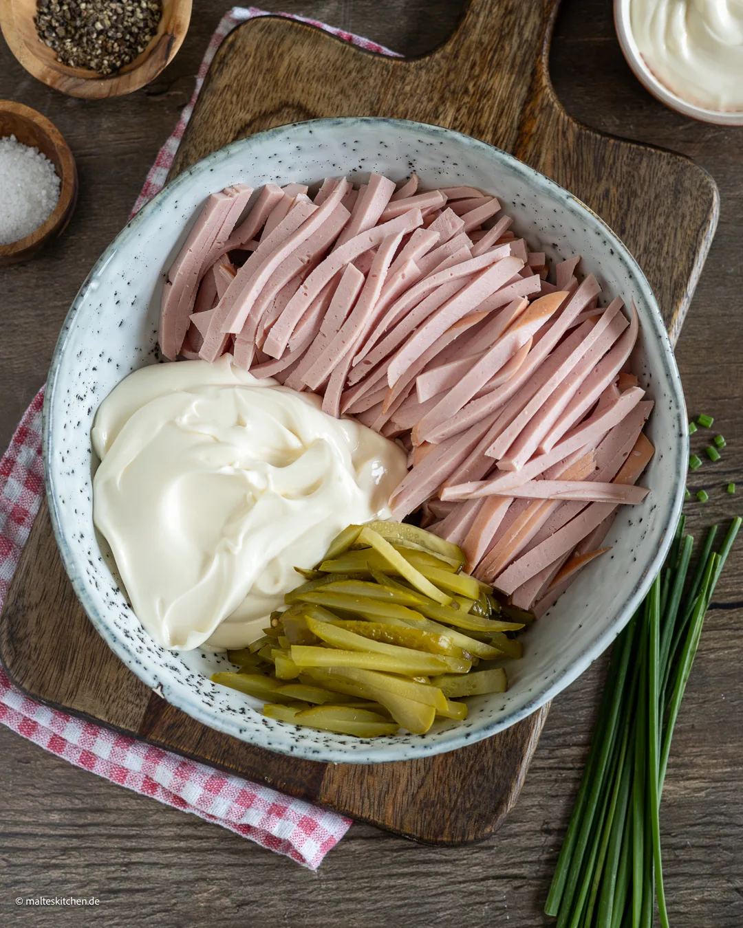 Zutaten für den Fleischsalat.