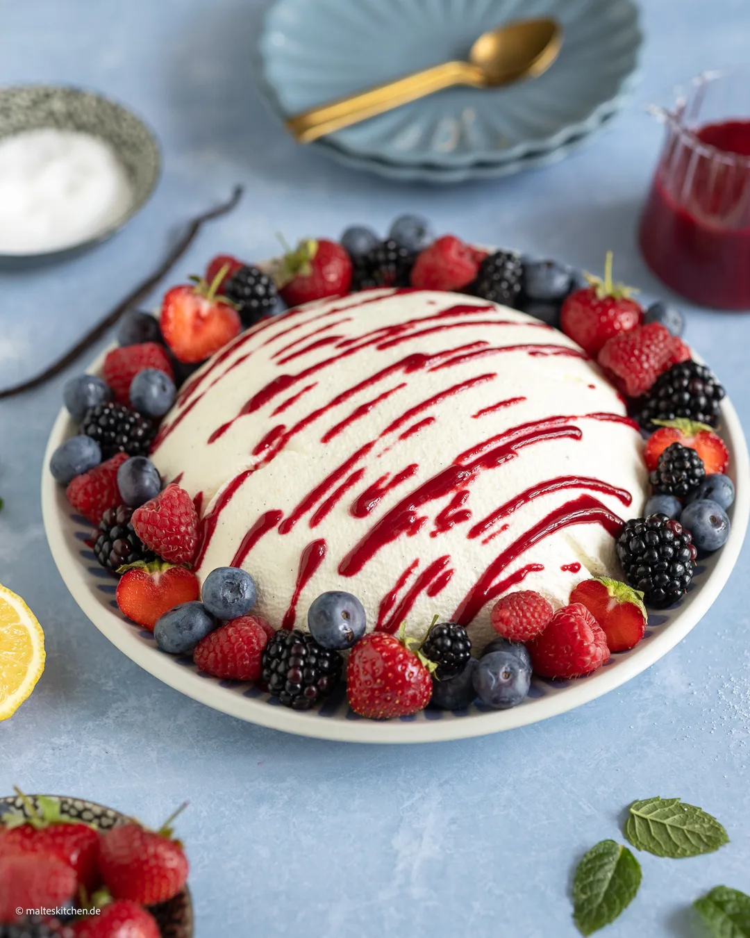 Sommerliche Joghurtbombe mit griechischem Joghurt