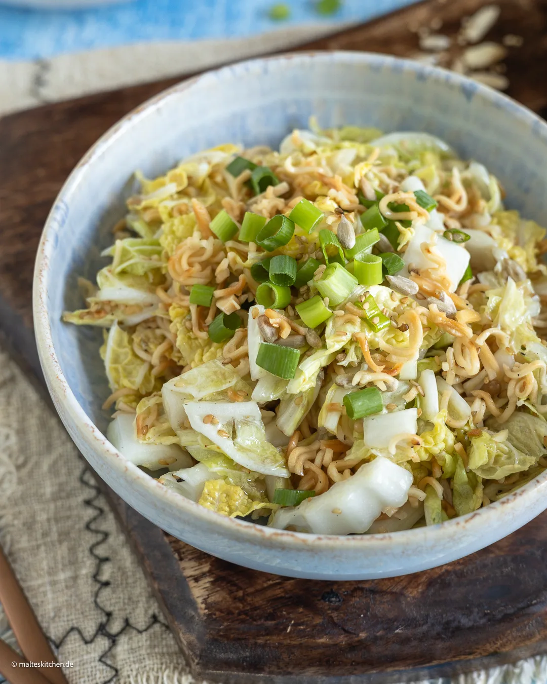 Würziger Salat aus Yum Yum Nudeln