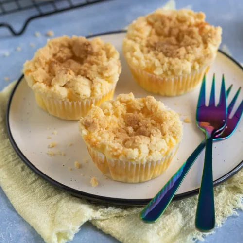 Käsekuchen-Muffins mit Streuseln
