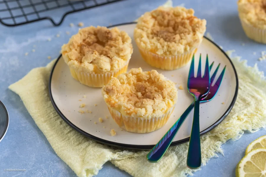 Käsekuchen-Muffins mit Streuseln