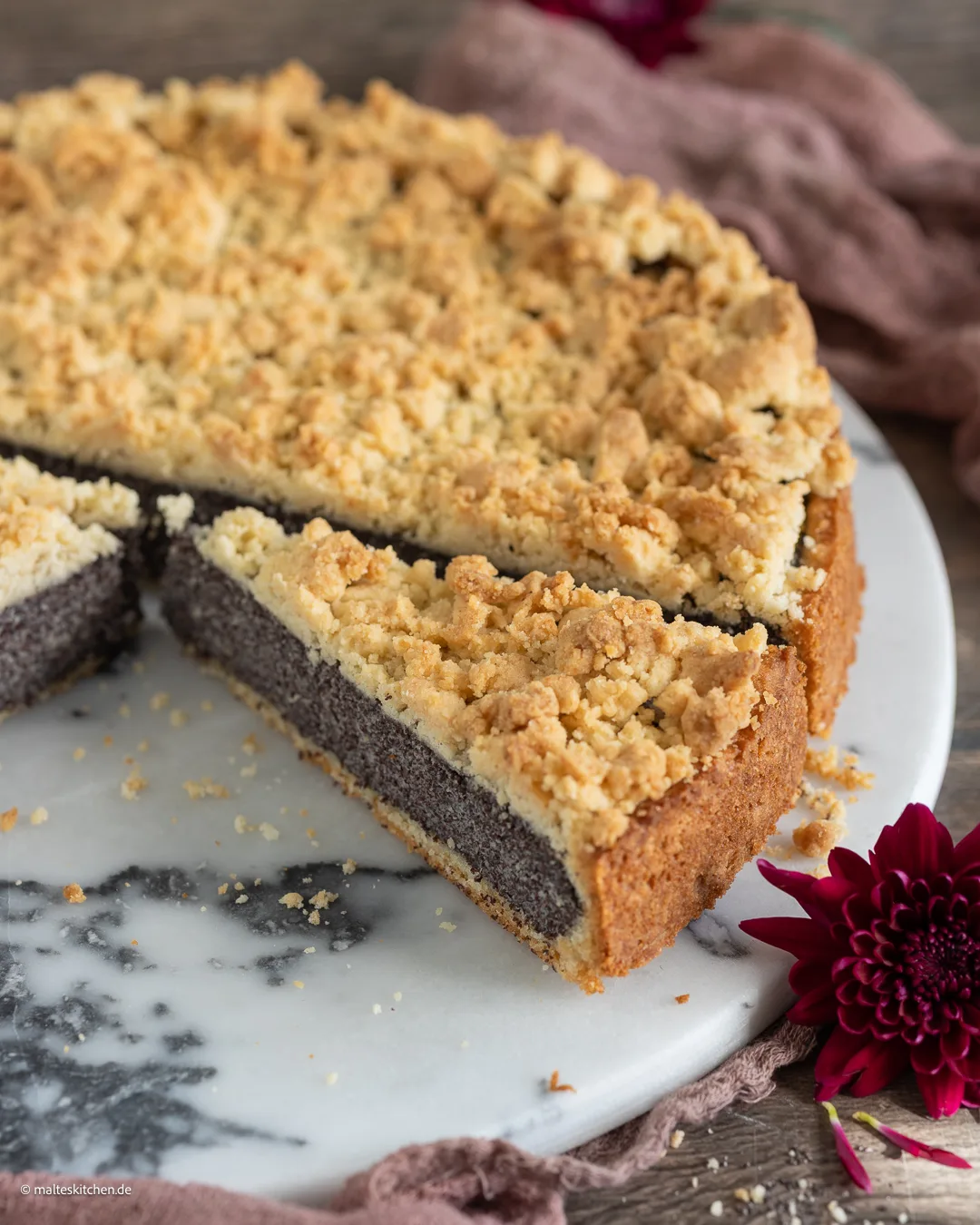 Streuselkuchen mit Mohnfüllung
