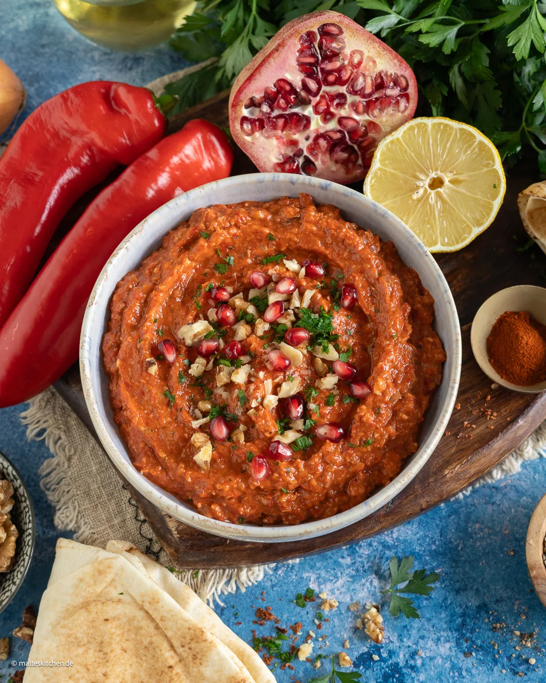 Türkischer Muhammara Dip mit Paprika