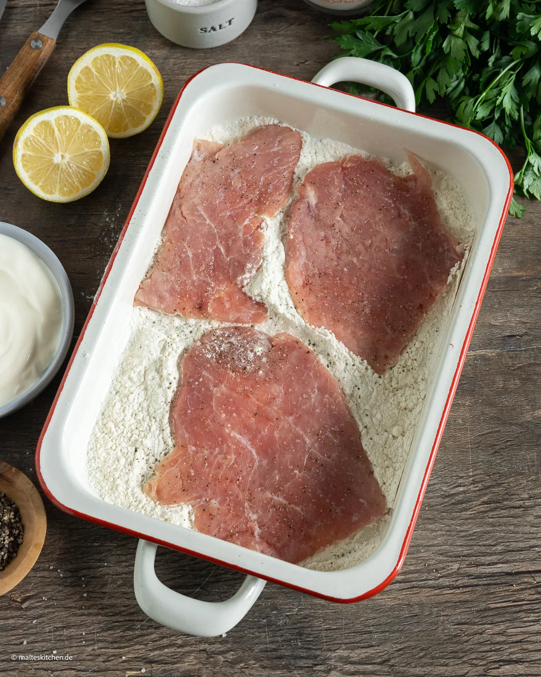 Schnitzel mehlieren