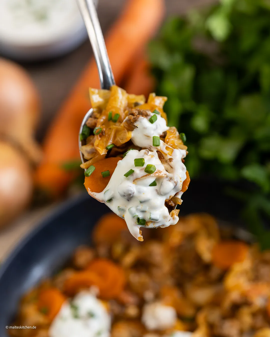 Hausmannskost mit Spitzkohl-Hackfleisch-Pfanne.