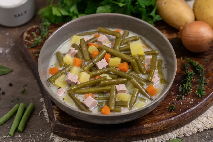 Oma Friedchens grüne Bohnensuppe