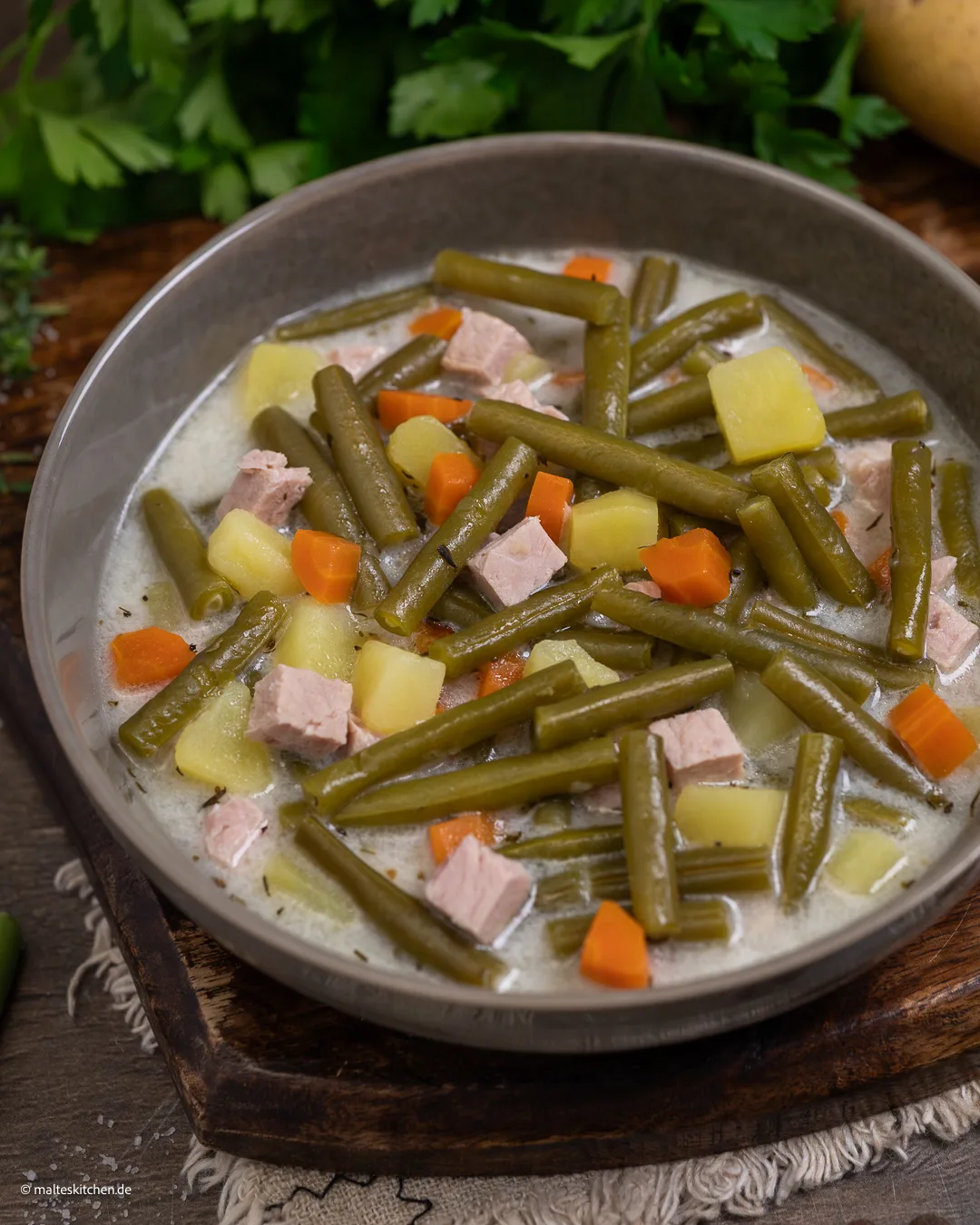 grüne Bohnensuppe mit saurer Sahne